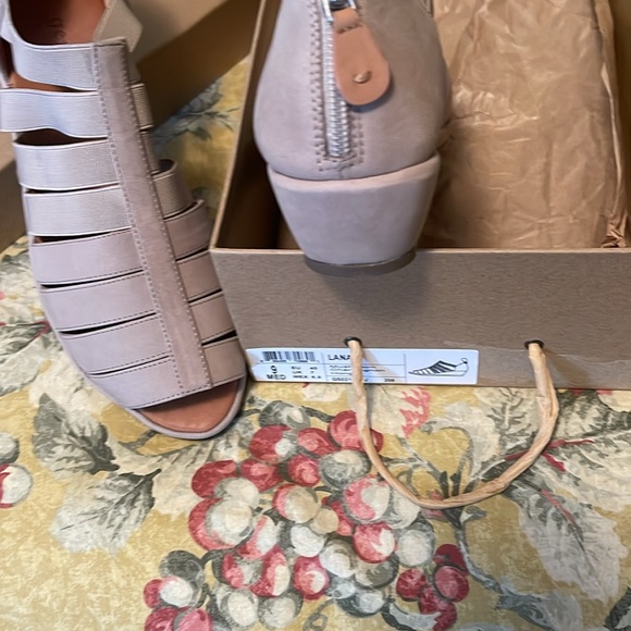 Gentle Souls by Kenneth Cole - Picture 3 of 4